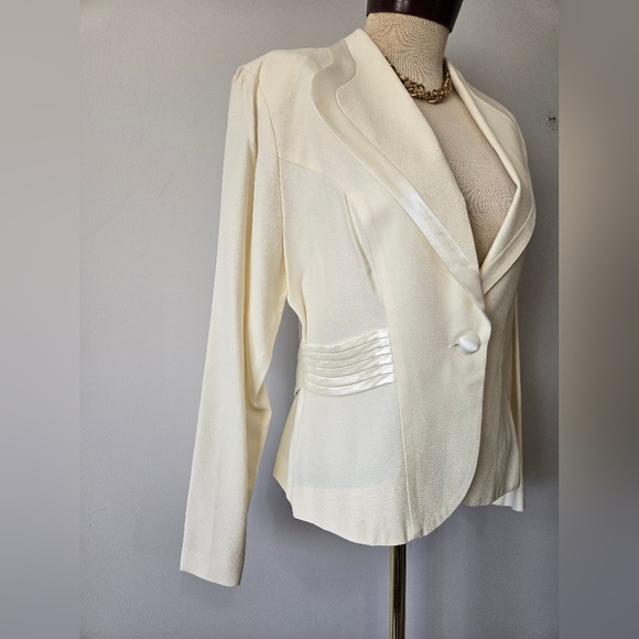 Alexis Cream Women's Blazer with Satin Trim. Size 12 - Picture 2 of 13